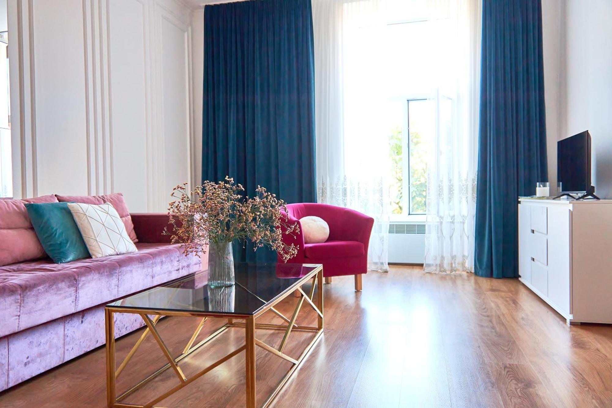 Elegant Lux Apartment In Central Square Mukacheve Exterior photo